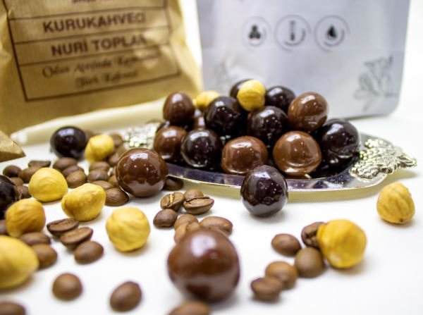 Nuri Toplar 500 Gram Taze Çekim Türk Kahvesi & 250 Gram Fındıklı Draje Bitter ve Sütlü