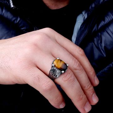 KAPLAN GÖZÜ TAŞLI KALEM İŞLEME MODEL 925 AYAR GÜMÜŞ ERKEK YÜZÜK