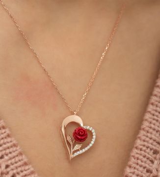 Özel Tasarım Kalp İçinde Gül Detaylı 925 Ayar Gümüş Kolye ROSE