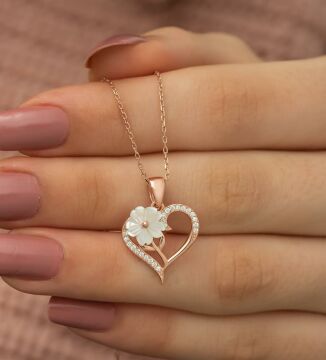 Manolya Çiçeği Kalp Tasarımlı 925 Ayar Gümüş Kolye ROSE