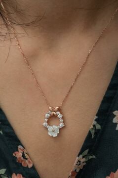 Manolya Çiçeği Kelebek Detaylı 925 Ayar Gümüş Kolye ROSE