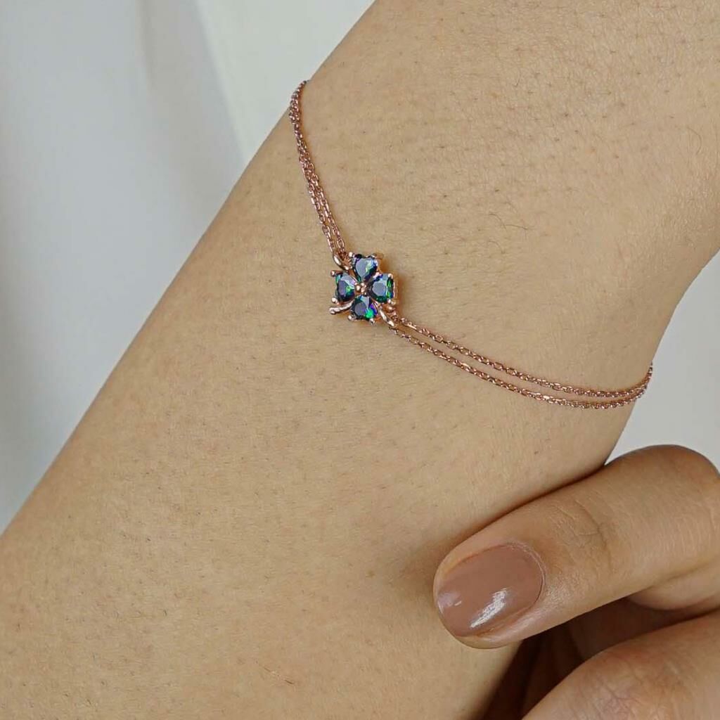Yonca Tasarımlı Kalp Detaylı Mistik Topaz Taşlı 925 Ayar Gümüş Bileklik