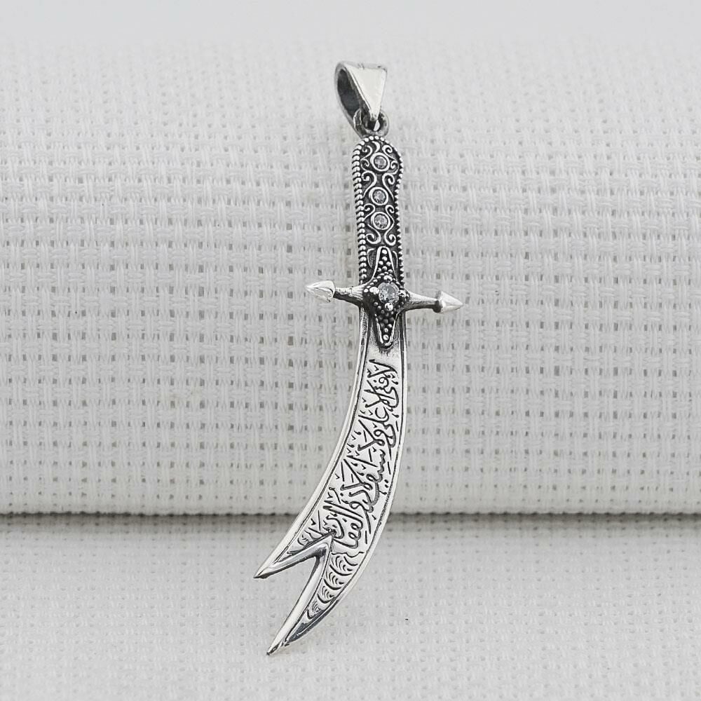 Zülfikar Kılıç Tasarımlı Beyaz Taşlı 925 Ayar Gümüş Kolye Ucu