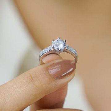 Pırlanta Tasarımlı Zirkon Taşlı 925 Ayar Gümüş TektaşYüzük