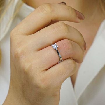 Tektaş Pırlanta Montürlü 925 Ayar Gümüş Kadın Yüzük
