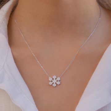 Beyaz Zirkon Taşlı Kar Tanesi 925 Ayar Gümüş Kadın Kolye