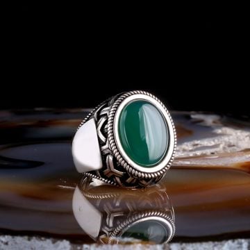 YEŞİL AKİK TAŞLI OVAL MODEL 925 AYAR GÜMÜŞ ERKEK YÜZÜK