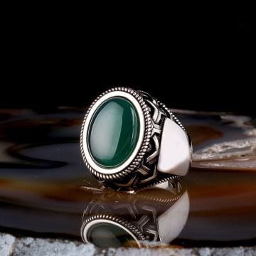 YEŞİL AKİK TAŞLI OVAL MODEL 925 AYAR GÜMÜŞ ERKEK YÜZÜK