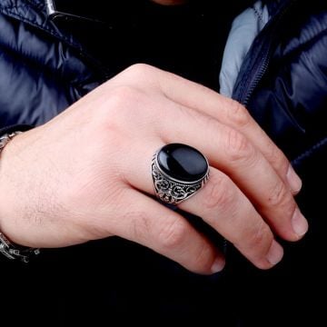 925 Ayar Gümüş Onix Taşlı Desenli Oval Model Erkek Yüzük