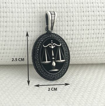 925 Ayar Gümüş Siyah Taşlı Adalet Terazisi Kolye Ucu