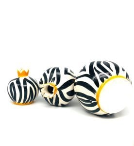 Oğuz Çini Zebra Desenli Üçlü Dekoratif Seramik Siyah Beyaz Nar Seti