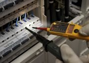 Fluke T150 Digital Voltaj Test Cihazı