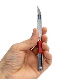 İzeltaş Pro Metal Gövde Dar Maket Bıçağı 30° Açılı 9 mm