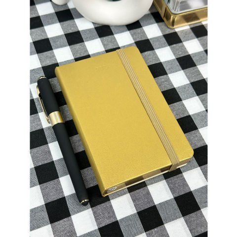 Victoria\'s Journals Classic 2024 Sert Kapak Günlük Ajanda 9x14 Altın 123-9193