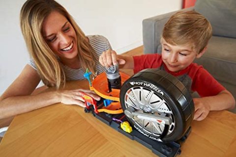 Hot Wheels Tekerlekli Yarış Dünyası Oyun Seti FNB15
