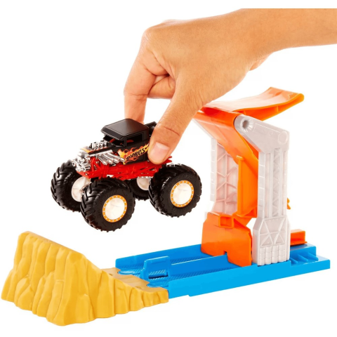 Hot Wheels Monster Trucks Fırlat ve Çarpış Oyun Seti GVK08