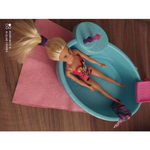 Barbie Ve Eğlenceli Havuzu Oyun Seti GHL91