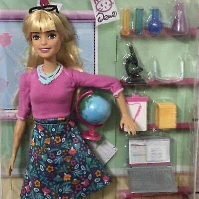 Barbie Bebek Öğretmen GJC23