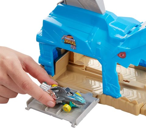 Hot Wheels Monster Trucks Fırlatıcılı Oyun Seti GKY03