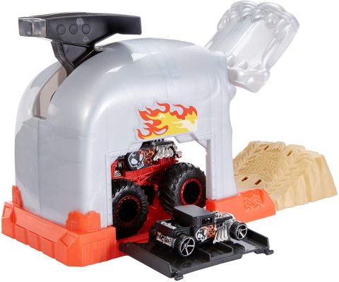 Hot Wheels Monster Trucks Fırlatıcılı Oyun Seti GKY02