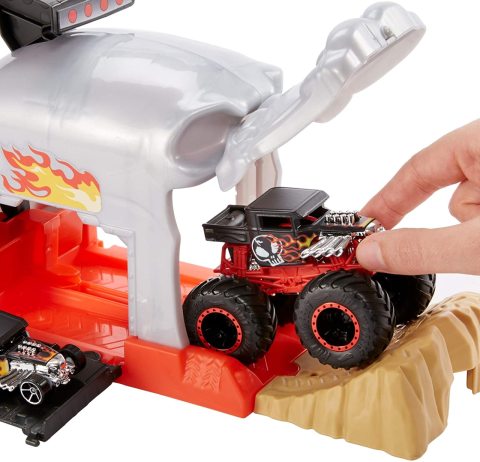 Hot Wheels Monster Trucks Fırlatıcılı Oyun Seti GKY02