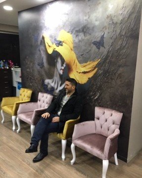 Şapkalı bayan posteri 3 boyutlu tekstil tabanlı-1 m fiyatı-tek parçalı-derin-doğal-sarı şapkalı-kişiye özel-ölçüye göre-üretici-toptancı-ev-iş yeri-ofis