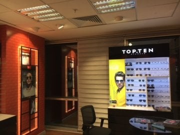 Ray ban güneş gözlüğü uygulamaları Çukurambar-kırmızı-taş-tuğla-özel baskı duvar kağıdı-mağazası-Vitrin-stant