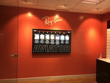 Ray ban güneş gözlüğü uygulamaları Çukurambar-kırmızı-taş-tuğla-özel baskı duvar kağıdı-mağazası-Vitrin-stant