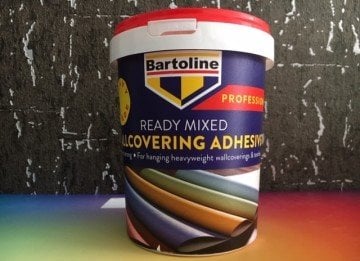 İthal England Bartoline tekstil tabanlı duvar kağıdı sıvı yapıştırıcısı-teksti-elyaf-vinil-(1 kg) Yeni stoğumuz.2025 tarihi 5 ile 13 nisan arasında bulunmaktadı.