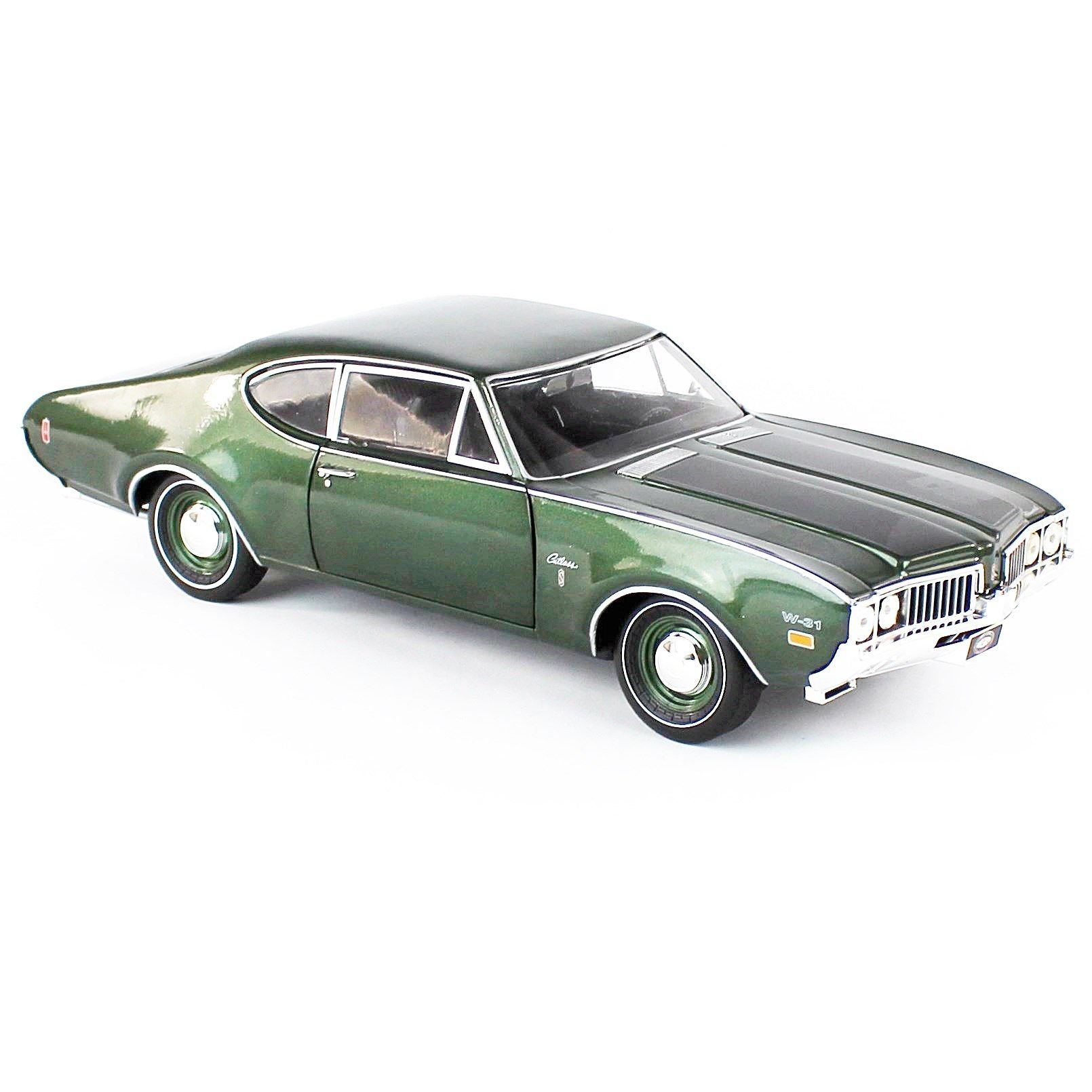 Autoworld AMM1271 1/18 1969 Olds Cutlass W31 MCACN, Glade Green, Sergilemeye Hazır Metal Araba Maketi