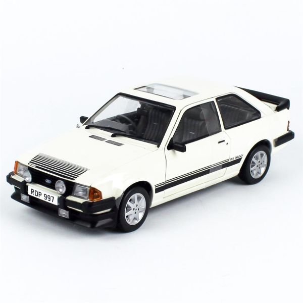 Sunstar 4997R 1/18 Ölçek, 1984 Ford Escort RS1600i, Diamond White (RHD), Sergilemeye Hazır Metal Ralli Araba Modeli