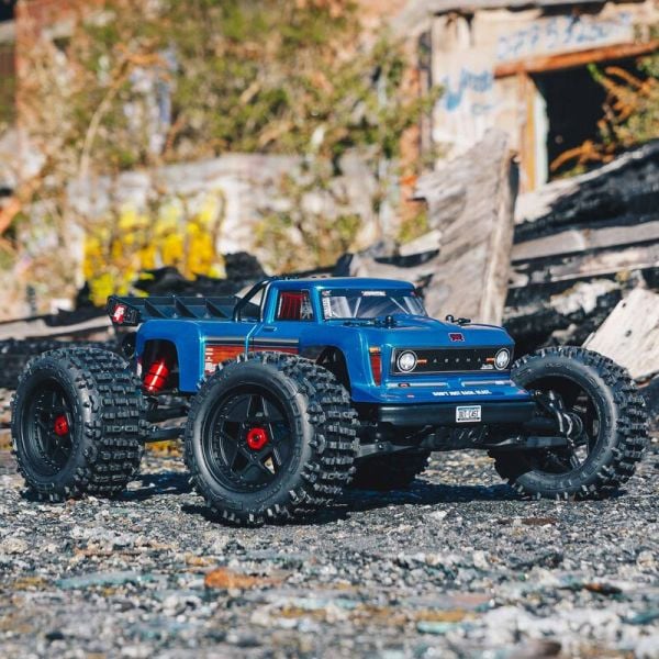 ARRMA Outcast 4S V2 BLX Brushless RTR 1/10 Stunt Truck