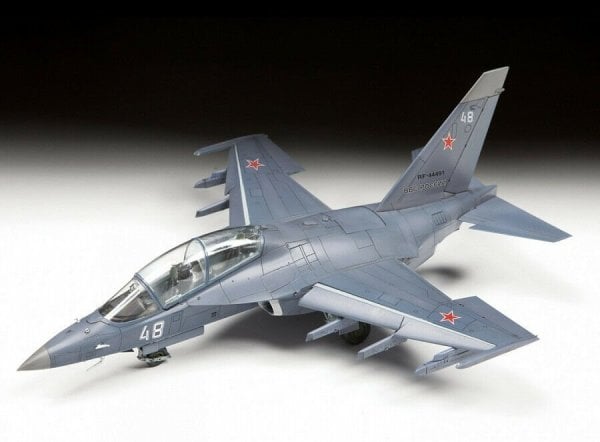 1/48 YAK 130