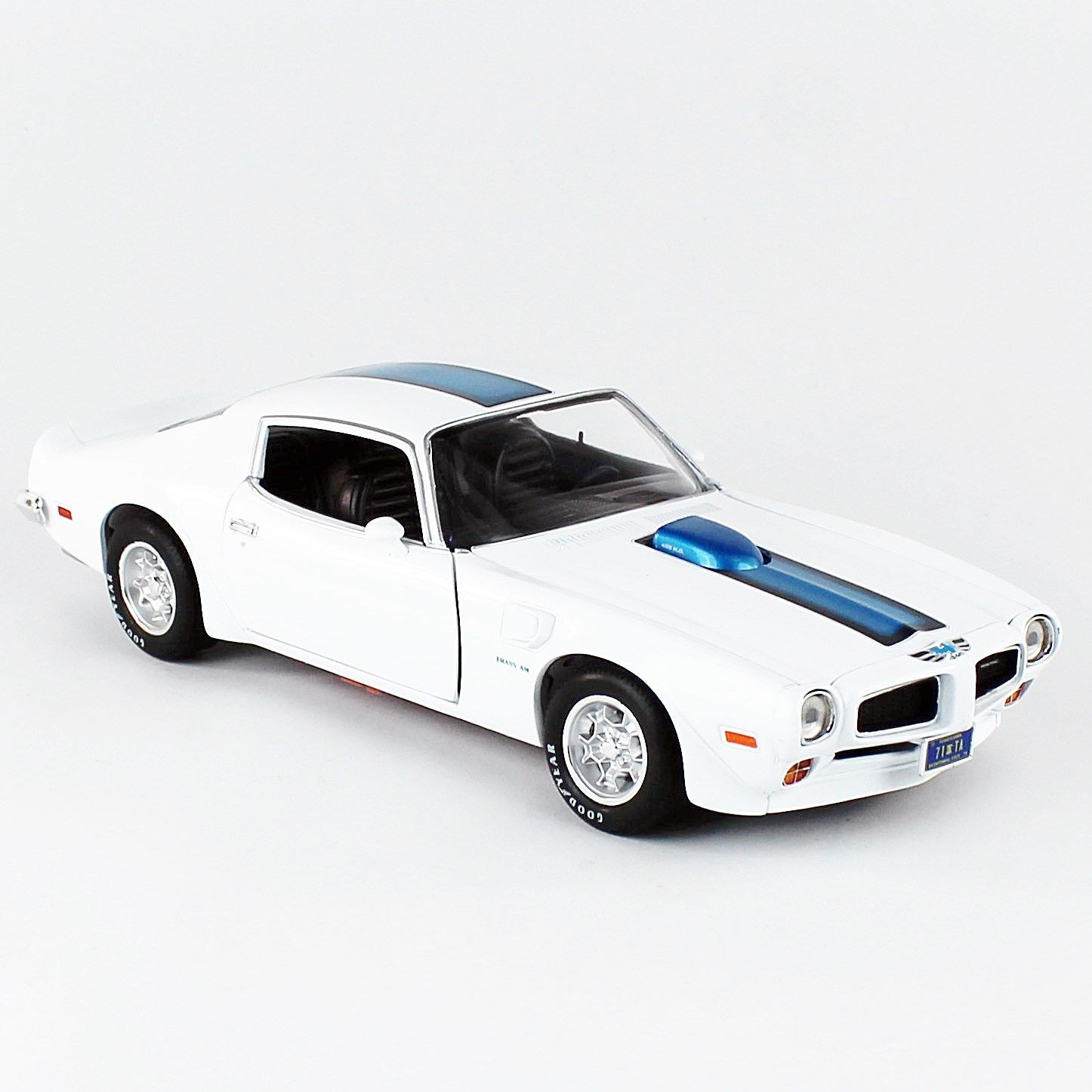 Autoworld AMM1267 1/18 1971 Pontiac Firebird Trans Am, White, Sergilemeye Hazır Metal Araba Maketi