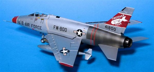 Trumpeter 01648 1/72 Ölçek, F-100C Super Sabre Savaş Uçağı, Plastik Model kiti