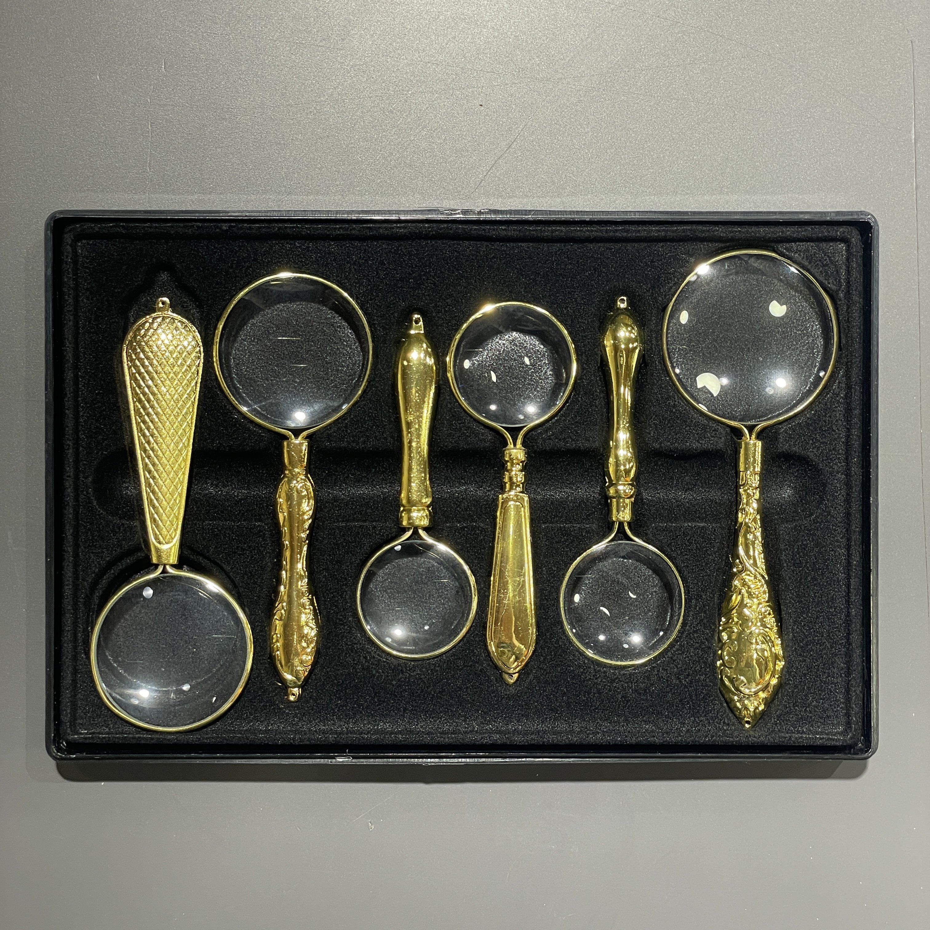 Vera Sanat Altın Renkli İşlemeli Saplı 6'Lı El Büyüteci Seti (32-40-45 mm)