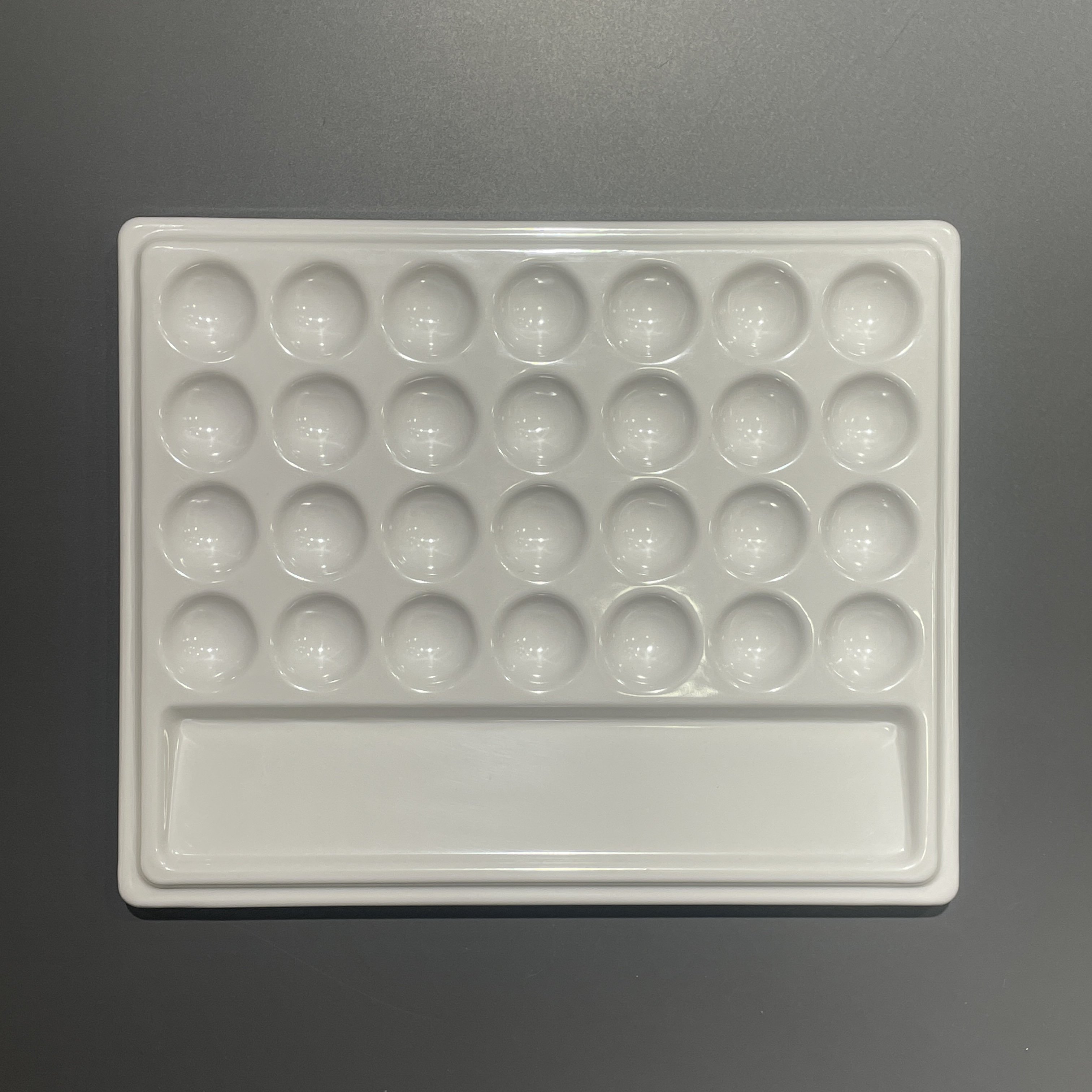 Vera Sanat 28 Godeli Fırça Bölmeli 15x18 cm Sert Plastik Palet