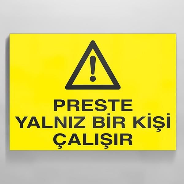 Preste Yalnız Bir Kişi Çalışır Uyarı Levhası