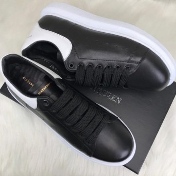 ALEXANDER McQueen %HAKİKİ DERİ ERKEK SNEAKER SİYAH BEYAZ