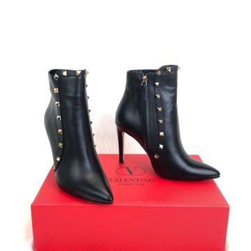 VALENTİNO GARAVANİ ROCKSTUD ANKLE BOOTS %HAKİKİ DERİ