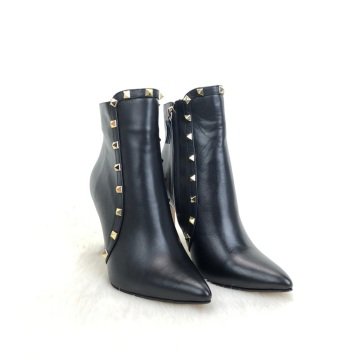 VALENTİNO GARAVANİ ROCKSTUD ANKLE BOOTS %HAKİKİ DERİ