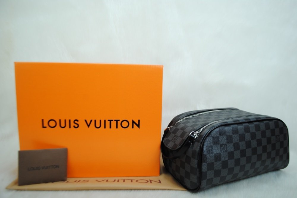 LOUIS VUITTON DAMIER GRAPHITE KING SIZE TOILETRY BAG