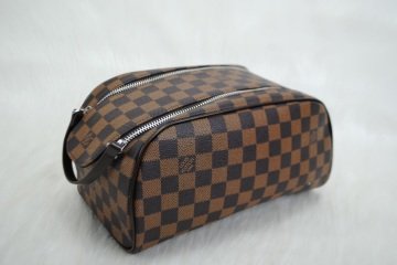 LOUIS VUITTON DAMIER CANVAS KING SIZE TOILETRY BAG