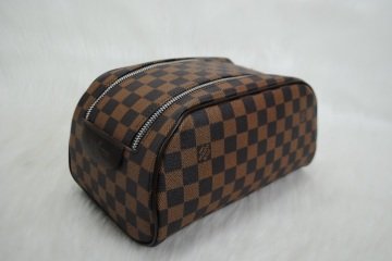 LOUIS VUITTON DAMIER CANVAS KING SIZE TOILETRY BAG