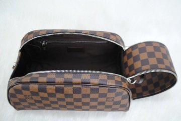 LOUIS VUITTON DAMIER CANVAS KING SIZE TOILETRY BAG