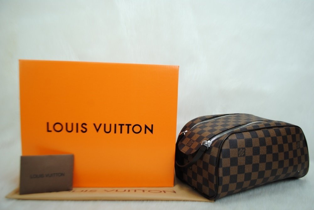 LOUIS VUITTON DAMIER CANVAS KING SIZE TOILETRY BAG