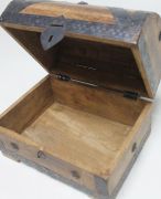 Eskitme Ahşap Metal Süslemeli Sandık27x20x20x cm.