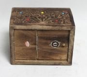 Ahşap Oymalı  Boncuklu Kilitli Kumbara  17x13x11 cm.