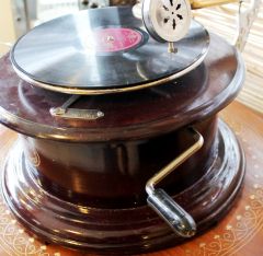 Yuvarlak Gramofon Bordo Renkli Düz Borulu