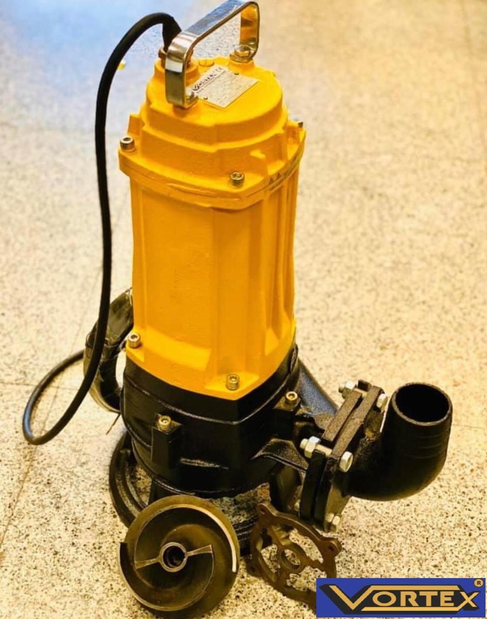Vortex WCR 550 DT   5.5HP 380V   Krom Açık Fanlı Bıçaklı ve Öğütücülü Pis Su Dalgıç Pompa (Tıkanma Yapmaz)